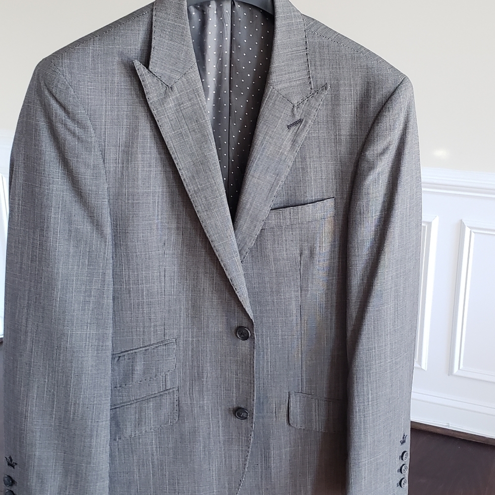 Suit - Picture 5 of 8